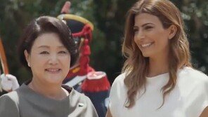 김정숙 여사, ‘G20 배우자 프로그램’ 참석…멜라니아·펑리위안 여사와 나란히