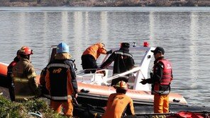 노후화·담수 과정이 영향 미쳤나?…헬기 돌연 추락 원인 조사