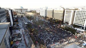 국회 앞 文정부 규탄 1만명 민중대회…“촛불과 멀어졌다“