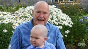 부시 전 美대통령, 65년전 먼저 떠난 딸 이제 만난다…기억될 일화들
