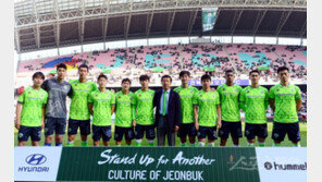 [포토] 아듀 최강희 감독 ‘선수들과 마지막 추억을~’