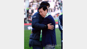 [현장리포트] 전북의 아버지가 떠난 날…눈물과 축복이 가득한 전주성