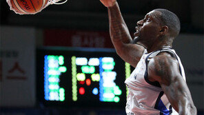 이정현-라건아 6연승 쌍끌이… “기다려라, 농구 월드컵”