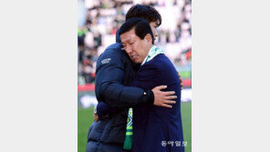 ‘봉동이장’ 뜨거운 이별… 전북 최강희 감독, 안방서 고별전