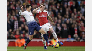 손흥민, PK 유도했지만…토트넘, 아스날에 2:4 패배