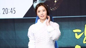 손태영, ‘아들 특혜’ 이어 ‘거짓 해명’ 논란…가수석서 공연관람, 직캠에 딱!