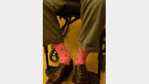 故 조지 부시 前 미국 대통령이 남긴 알록달록 양말들