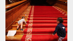 “자녀 姓 결정 ‘부성우선→부모협의’ 전환…혼외자 구별 폐지”