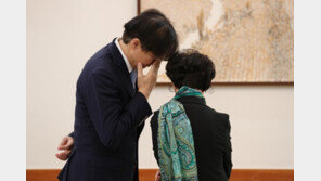 정치권 안팎서 부는 ‘조국 사퇴론’…靑 “답변드릴 위치 아냐”