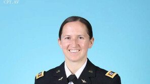 산림청 헬기 추락 목격하고 공중 맴돌며 구조 도운 주한 미군 女조종사들