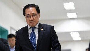 靑 비위의혹 감찰반원에 휘둘린 과기정통부…유영민 장관 ‘난감’
