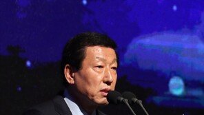 동료들 지지 받은 최강희 감독 “빨리 가라고 표를 준 것 같다”