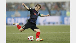 모드리치, 발롱도르상 수상…호날두·메시의 10년 독점 종식