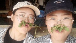 쌍둥이 대학생 자매의 193일 지구 여행기 화제