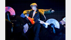 방탄소년단 지민, 전주 생활한복 입고 부채춤 ‘눈길’