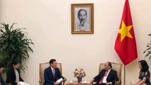 신동빈, 베트남 총리 만나 투자 확대 및 협력 방안 논의