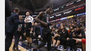 욕하는 팬에게 농구공 던진 NBA 선수, 벌금 2700만원