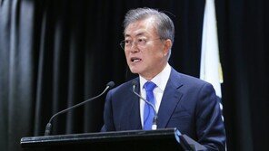 文대통령 “조국, 특별감찰반 개선방안 조속 마련하라” 지시