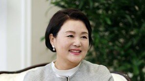 김정숙 “미혼모, 존엄 지키며 살아가도록 노력할 것”
