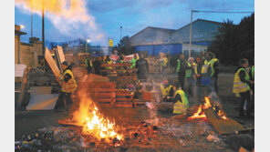 유럽 전체로 번지는 노란조끼… 정권퇴진 외치며 정치세력화도