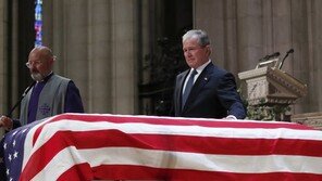 부시 전 美대통령 장례식 엄수…전세계 지도자 대거 참석 애도