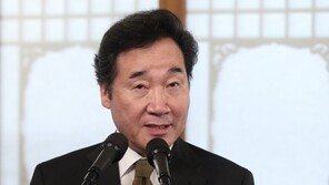 이낙연 총리 “서민경제 고통 가중, 文정부로서 가장 뼈 아파”