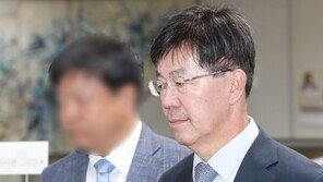 ‘돈봉투 만찬 무죄’ 이영렬, 면직취소 소송 승소…“지나친 처분”
