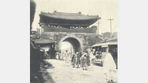 일제가 철거한 돈의문 복원, 하긴 하는데…증강현실로 화면에 재현