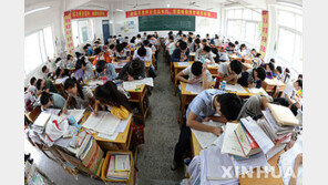 “너무 어렵다” 항의에 채점 뒤 마음대로 가중치 부여한 中 관료들 ‘파면’