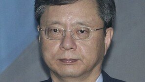 우병우 ‘불법사찰’ 1심  징역 1년 6개월…‘국정농단 은폐’ 더해 총 4년