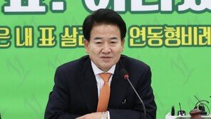 정동영, 靑 앞서 ‘선거제 개편 요구’ 1인 시위