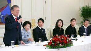 文대통령 “불우이웃 돕는 분들 덕에 어려워도 함께 발전”