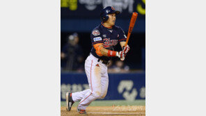 손아섭, 사랑의 골든글러브 수상…롯데 8호