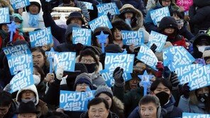 “이석기 석방해 적폐청산”…한 쪽에선 “박근혜 석방”