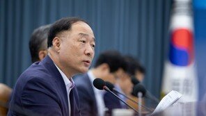 文정부 2기 경제팀 홍남기號 출범…일자리·경제활력 총력