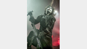 콥스 페인팅·문신 등으로 자기만의 색을…“얼굴은 또 하나의 캔버스”