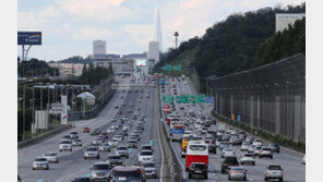 고속도 평소 주말보다 교통량 감소…오후 5~6시 정체 절정