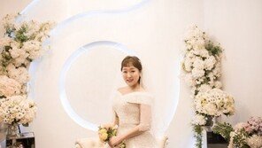 개그우먼 이수지♥3세 연하 신랑, 결혼식 공개 ‘행복한 신부’