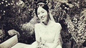 “새신부의 미소”…조수애, 웨딩드레스 자태 공개