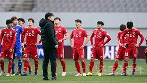 반팔 투혼에도 끝내 승격 좌절한 부산