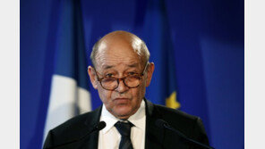 프랑스 외무 “트럼프, 프랑스 내버려 두라”…불편한 기색 내비쳐