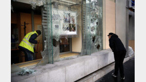 파리 “다시 일상으로”…12만명 모인 격렬한 시위 지나