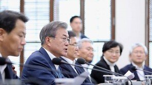 文대통령, 10일 6주 만에 수보회의 주재…재외공관장 격려만찬도