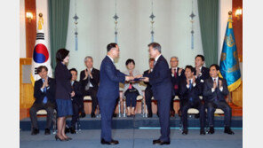 文대통령, 10일 홍남기 임명장 수여식…靑 “서별관회의 부활아냐”