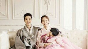 이동건·조윤희 딸 사진, 강제 공개에 예민…“유난 떤다다”vs“부모니까 예민”