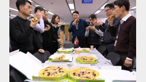 文대통령, 기재부에 떡 돌려…예산안 격무에 감사 표시