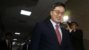 김동연 “일자리 가장 아쉬워…숯검댕이 안고 살았다”