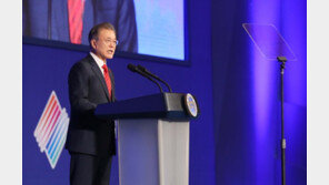 文대통령 “누구도 차별받지 않는 포용적 사회 만들겠다”