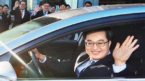 김동연 “공직자들 인기없는 정책 펼 용기 필요”