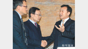 이해찬 “단식 풀어야 협상” vs 손학규 “협상 끝나야 풀것”